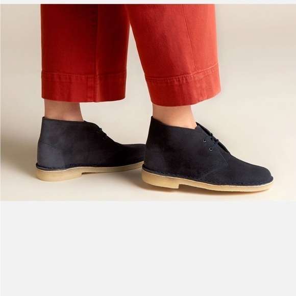 Clarks Desert Boots in Ink Suede Daim Bleu - Picture 1 of 9